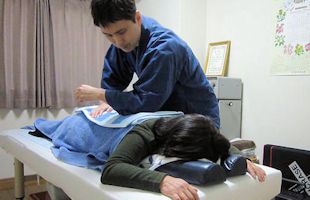 整体では全身の筋肉を緩めます